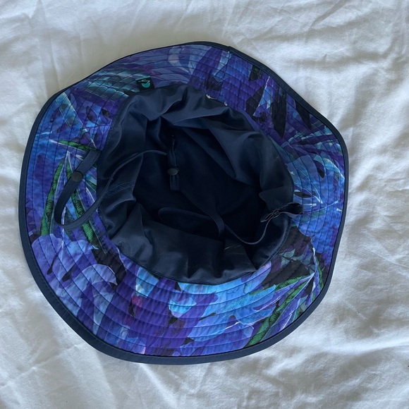 Reversible bucket hat - Picture 3 of 5